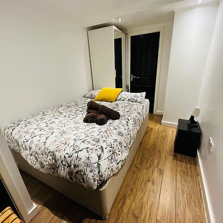 Exclusive Private One Bedroom Suite Лондон Екстериор снимка