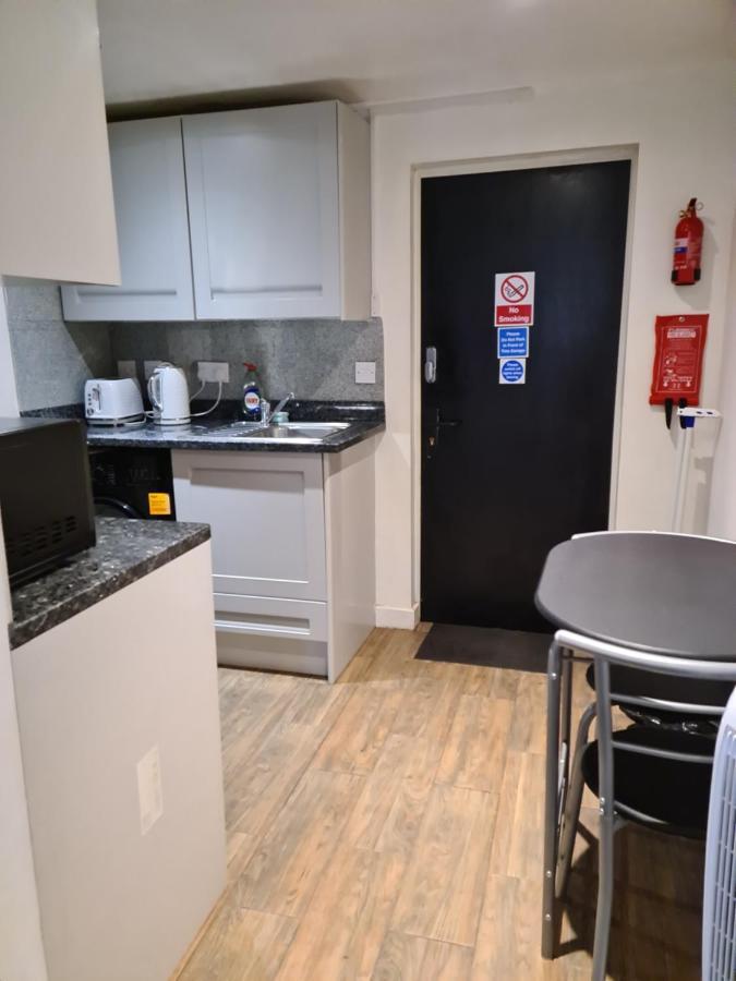 Exclusive Private One Bedroom Suite Лондон Екстериор снимка